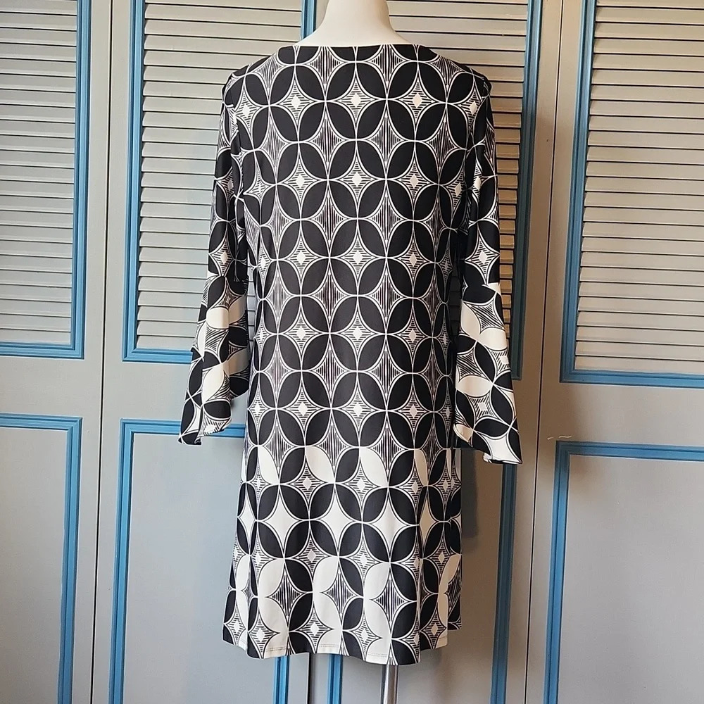 Roz & Ali Women’s Geometric Print Dress with Flare Sleeves - Picture 9 of 13
